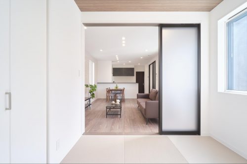 滋賀県 アヤホームの、段差のないリビング事例