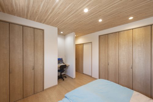 滋賀県 アヤホームの、住みやすい注文住宅の間取り書斎事例