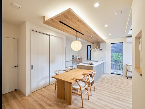 滋賀県 アヤホームの、住みやすい注文住宅のキッチン収納事例