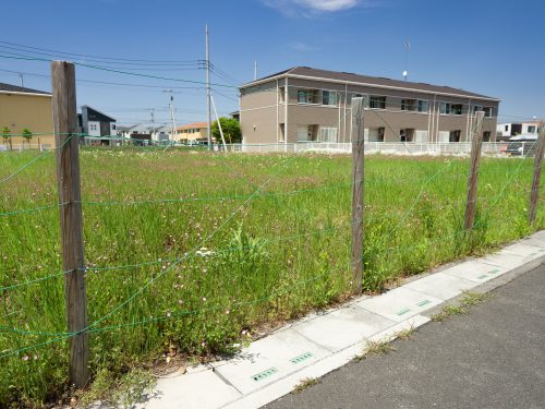 住宅街の空き地