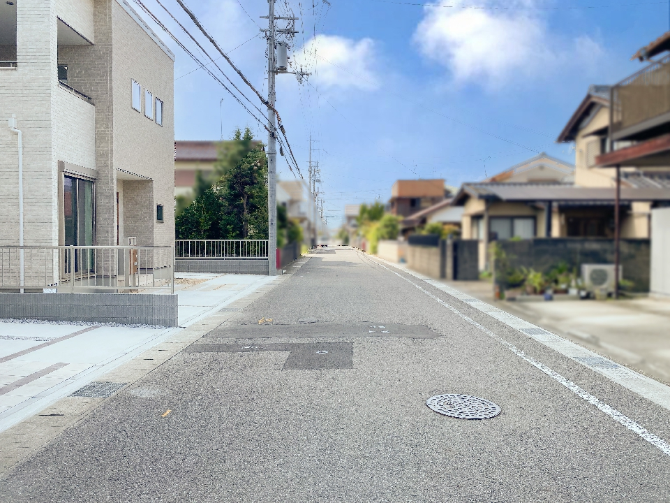 前面道路含む外観