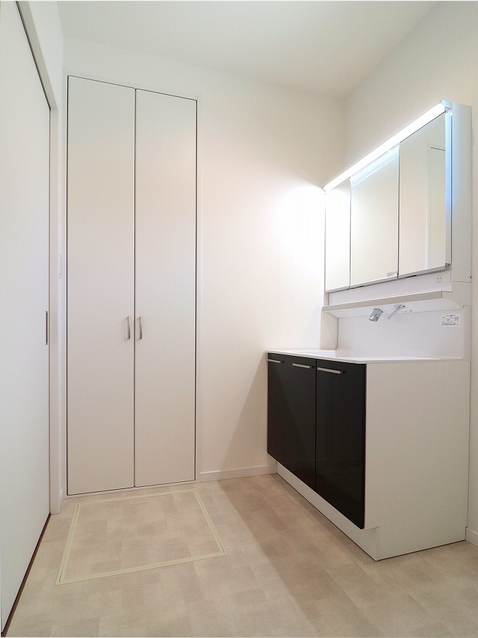 収納庫が嬉しい洗面室