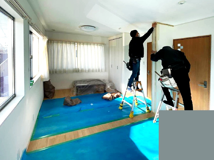 新築時から将来的に分割する計画だった、2階12帖の洋室に間仕切り壁を新設。