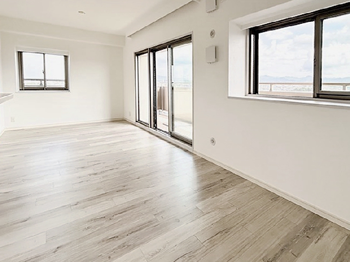 フローリングにグレー系色を選びました