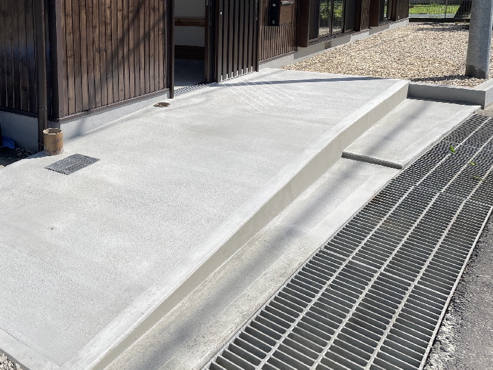 玄関スロープでバリアフリー化