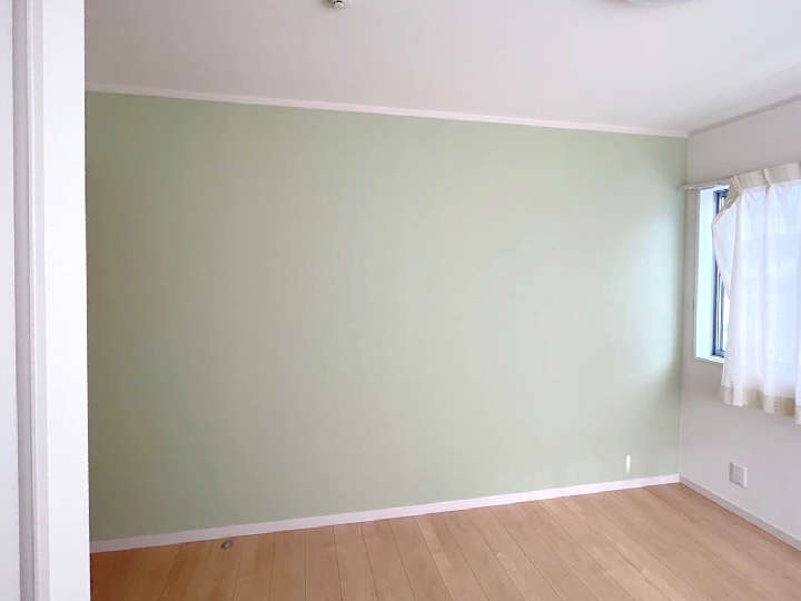 ブルーとグリーンのアクセントクロスで個性のある2部屋に仕上がりました。