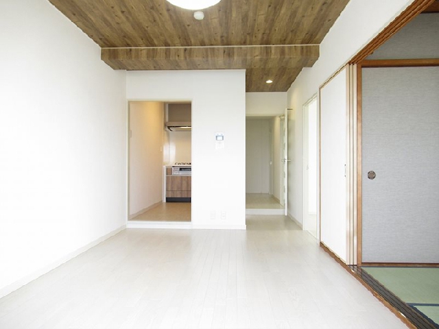 大津市O様<br>カーペット&rarr;フローリング内装リフォーム